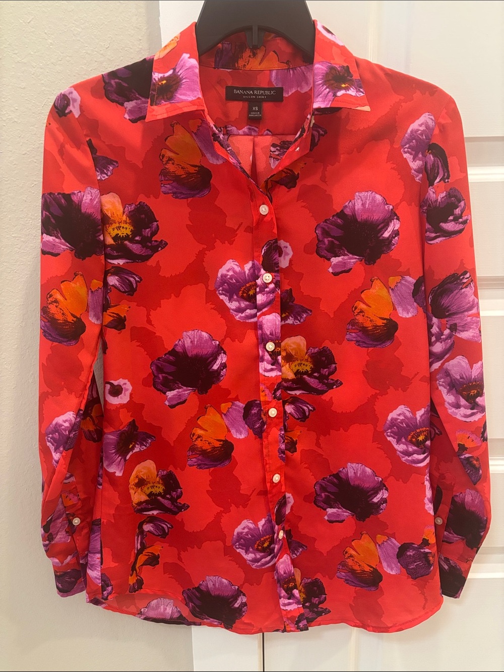 Banana Republic Red Floral Silk-Feel Button Dillon Shirt, size XS